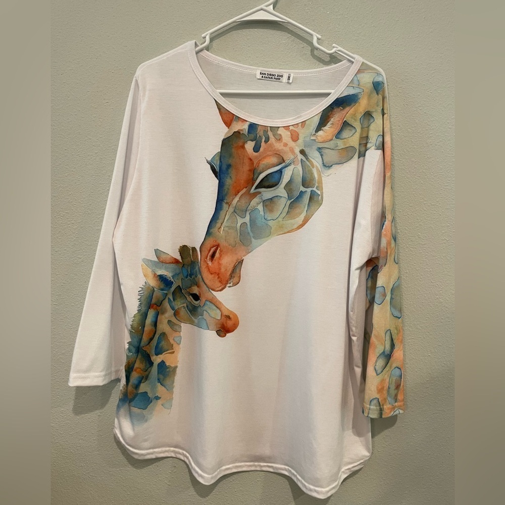 San Diego Zoo & Safari Park Giraffe Graphic Print shirt